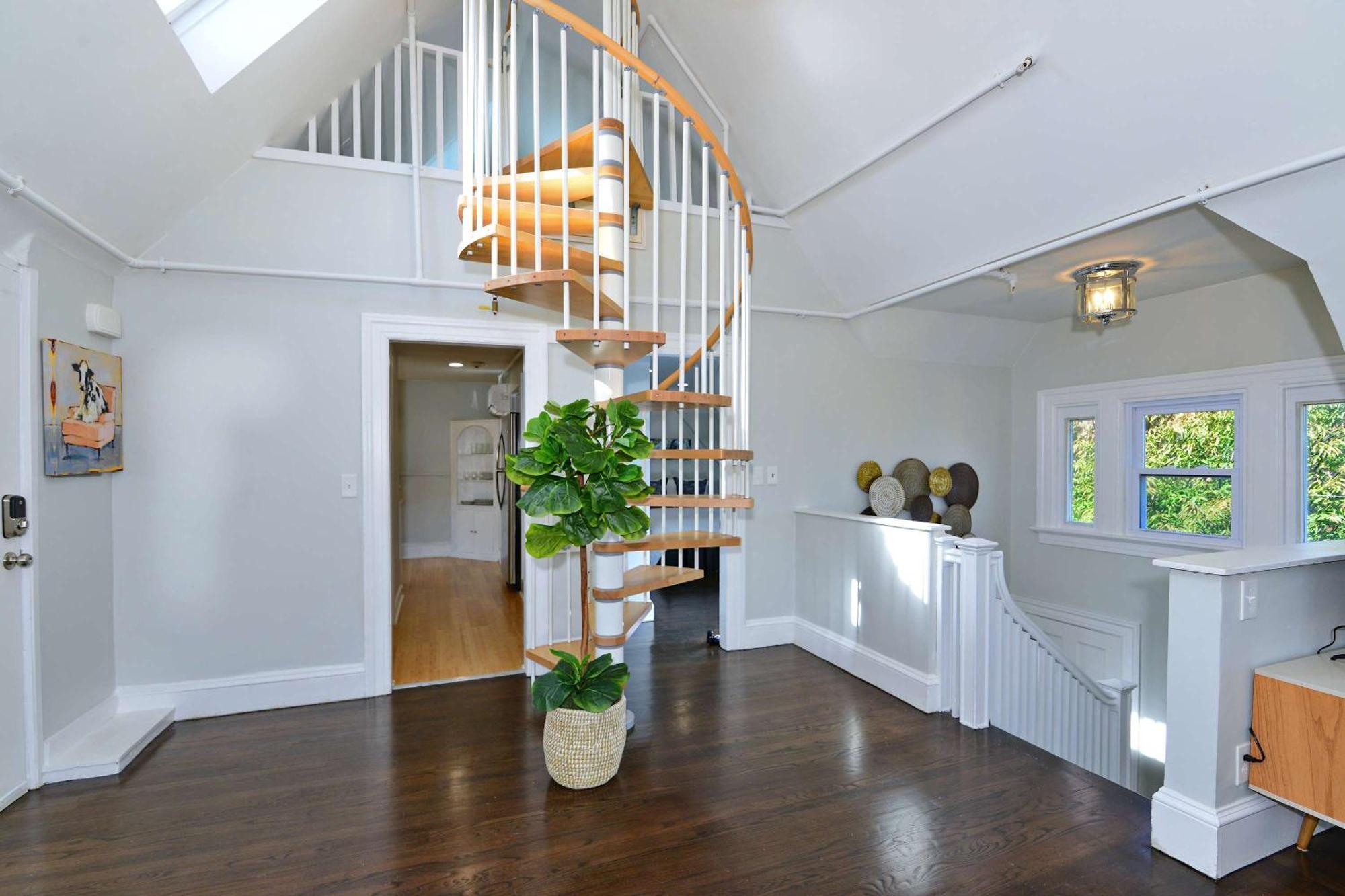 Jennifer's Loft Historic College Hill With Parking Apartment Providence